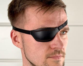 トップス BLACK EYE PATCH BLACKLETTER AIRBRUSH Amazon.com: Eye
