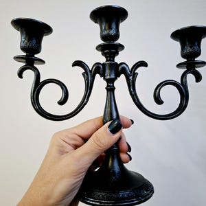 Gotische kandelaar, vampierkandelaar, hekskandelaar, zwarte kandelaar, Goth-huisdecor, vampierdecor, heksenaltaardecor, metaal