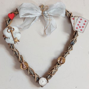 Couronne de coeur d'Alice, couronne du pays des merveilles, décoration de maison d'Alice, couronne de coeur en bois, couronne de fleurs de coton, couronne de cartes d'Alice, couronne d'horloge d'Alice