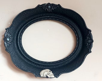 Skull wall frame, Gothic wall frame, Memento mori decor, Skull wall decor, Oval black frame, Victorian wall frame, Skull empty frame