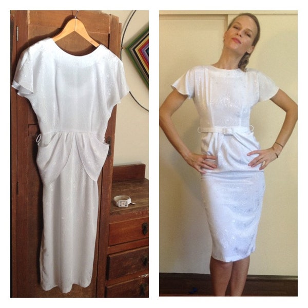 Vintage 80's Feminine Peplum Tea Dress // Sheath Dress // Pearly White // Belted Zip Dress // Scoop Back // Size X-S // Office Dress