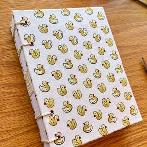 Handmade Ducky Journal, Handgebundenes Skizzenbuch, Mixed Media Art Journal, Reiseskizzenbuch, Traumtagebuch, Spielzeug Entenliebhaber Kreativität Geschenkbuch