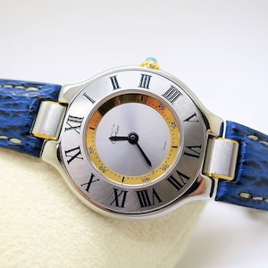 MONTRE CARTIER Must 21 édition 150e anniversaire en acier sur bracelet en cuir avec mouvement à quartz et boucle déployante dans sa boîte d'origine