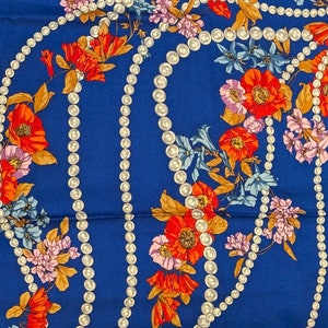 Étole de luxe CARTIER pour femme et châle en laine et soie ultra douces, design extrêmement rare, bleu royal avec fleurs rouges et perles, boîte d'origine incluse