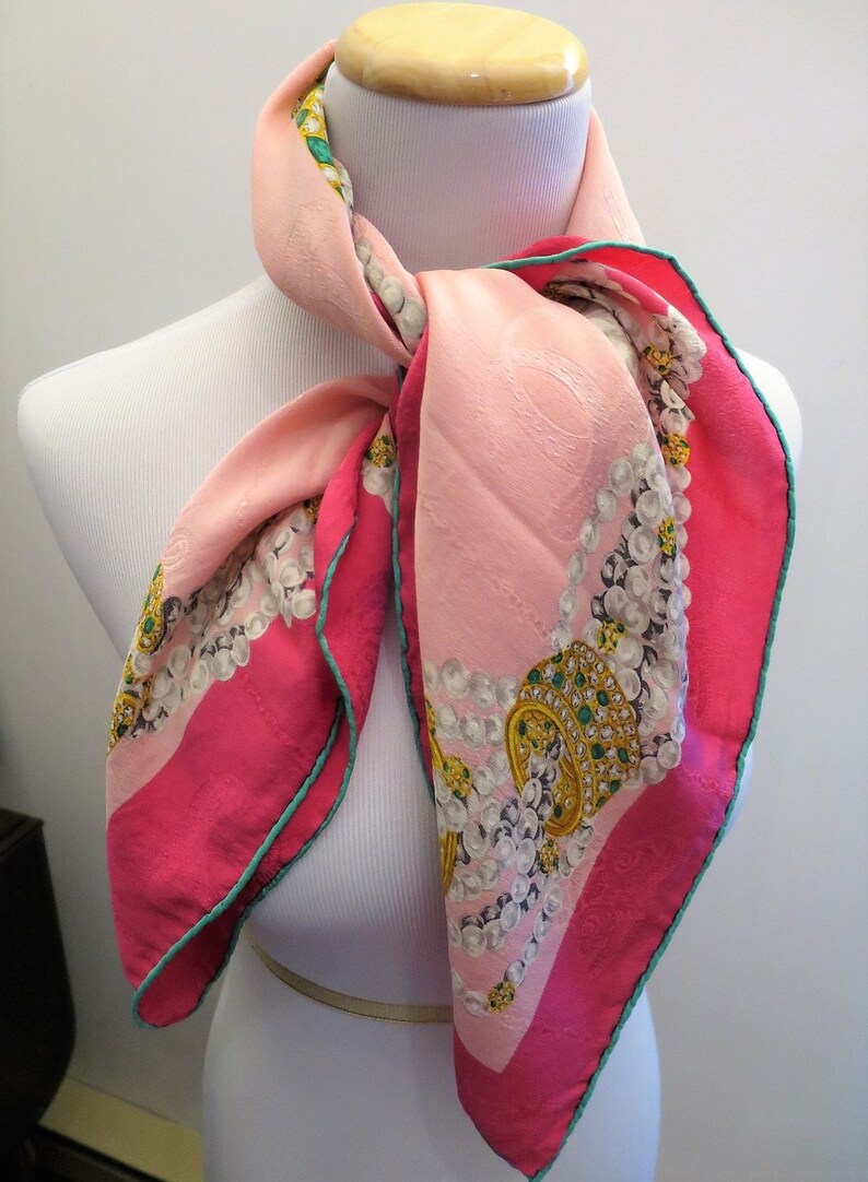 CARTIER SCARF, "Panthere Royale" Motif, 100% Silk, Made in Italy, Includes Tag, Box & Booklet, Foulard Soie, Vintage Scarf, Luxury Scarves imagen 9