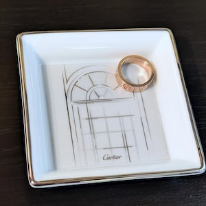 Petite CARTIER Tray Ring Dish made of French Porcelain with Platinum decor Boutique Motif comes with the Original Red Box
