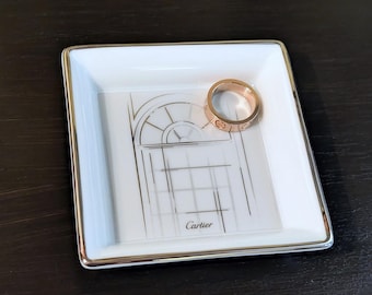 Petite CARTIER Tray Ring Dish made of French Porcelain with Platinum decor Boutique Motif comes with the Original Red Box