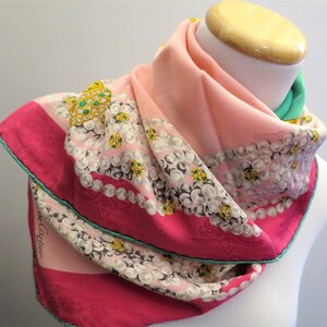 CARTIER SCARF, "Panthere Royale" Motif, 100% Silk, Made in Italy, Includes Tag, Box & Booklet, Foulard Soie, Vintage Scarf, Luxury Scarves imagen 3