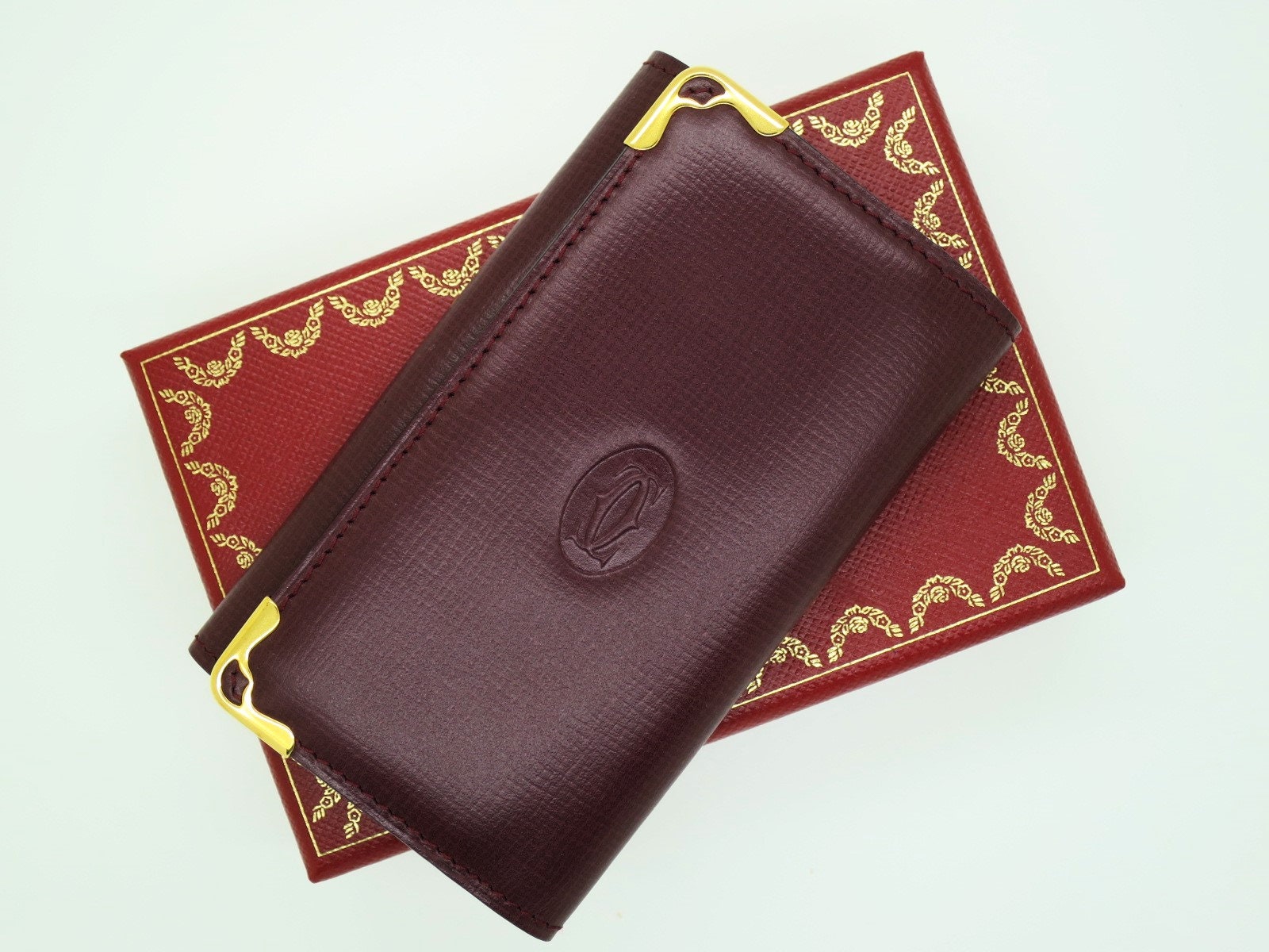 Classic CARTIER Key Case for 6 Keys in Burgundy Cowhide With Classic CARTIER Key Case for 6 Keys in Burgundy Cowhide With