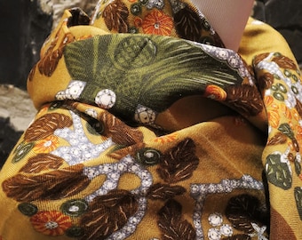 Rare CARTIER Stole for Women a luxury Shawl of Wool + Silk weave in rich Autumn hues made in France comes with the Original Tag + Box