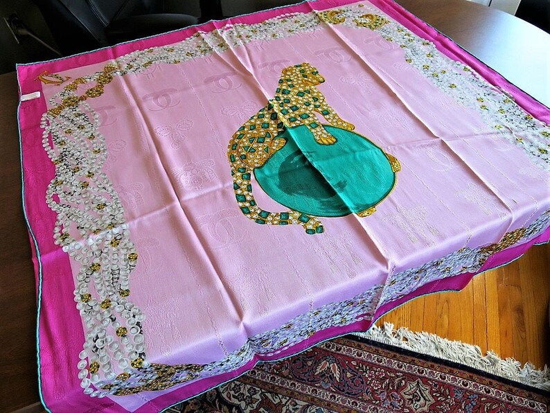 CARTIER SCARF, "Panthere Royale" Motif, 100% Silk, Made in Italy, Includes Tag, Box & Booklet, Foulard Soie, Vintage Scarf, Luxury Scarves imagen 4