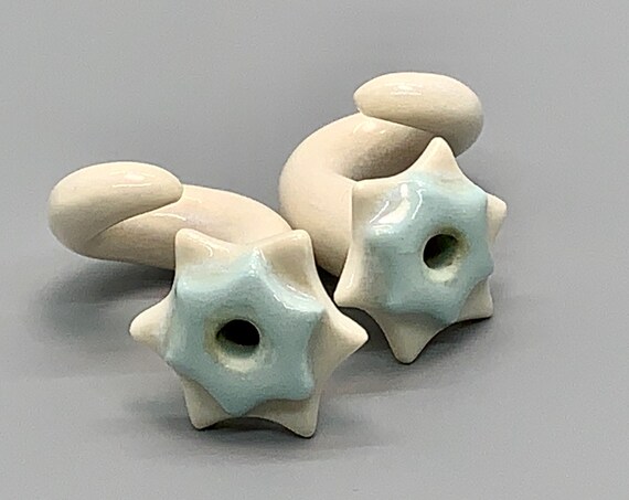 00 gauge Ceramic Earrings. 10 mm white, porcelain earrings with blue accent.