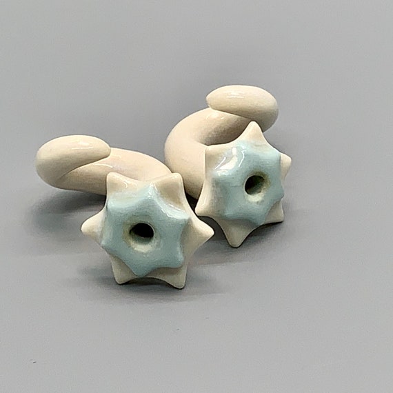 00 gauge Ceramic Earrings. 10 mm white, porcelain earrings with blue accent.