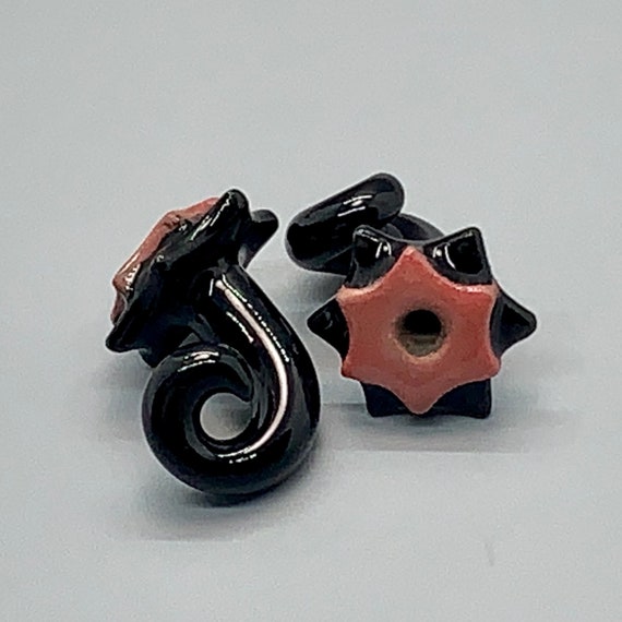 0 Gauge Ceramic Ear Taper. 8mm Black and Red Flower