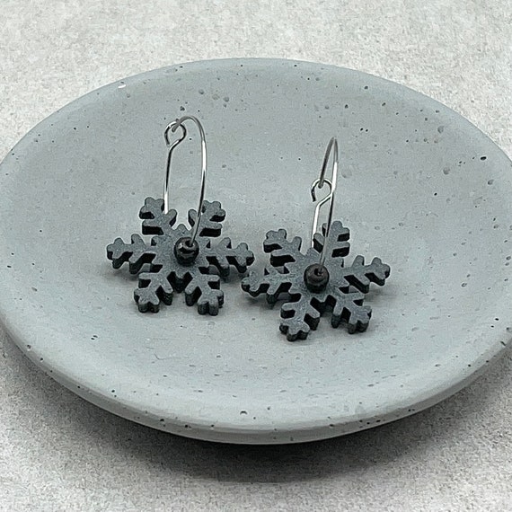 Black Snowflake Earring. Ceramic