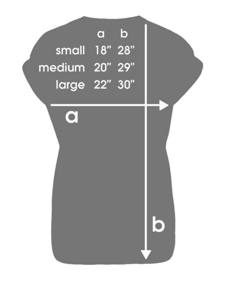 Pode incluir: Um gr&aacute;fico de camiseta cinza com medidas de tamanho. O texto diz: "small 45.7 cm 71.1 cm, medium 50.8 cm 73.7 cm, large 55.9 cm 76.2 cm". A imagem inclui linhas que indicam os pontos de medi&ccedil;&atilde;o.