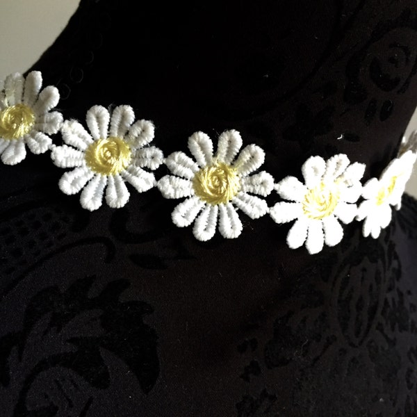 Smaller fit Beautiful statement handmade white yellow lace Victorian boho choker necklace Daisy chain flower wedding summer holiday party