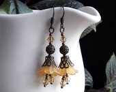 Peach Lucite earrings, Autumn flower dangle earrings, Brass jewelry, Vintage style, Victorian style earrings, Beadwork, Fall boho chick