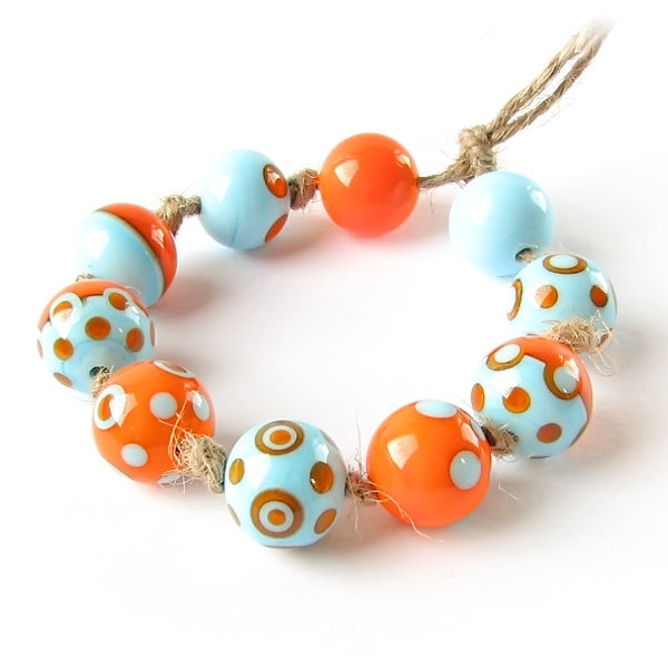 Ensemble de perles de lampadaire bleu et orange fabriqué sur commande, perles à pois en verre faites à la main, perles rondes contrastées, perles de sphère en pointillés, motif géométrique