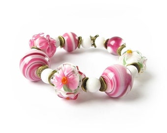Pink flower beaded bracelet with handmade lampwork glass, Garden bohemian blossom jewelry, floral bangle, nature bead art