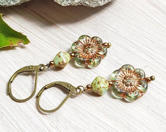 Green flower earrings with Czech glass beads, Vintage style jewelry