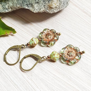 Green flower earrings with Czech glass beads, Vintage style jewelry