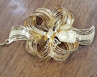 Danbury Mint - 2006 Gold Christmas Ornament - "Golden Bow" from Santa