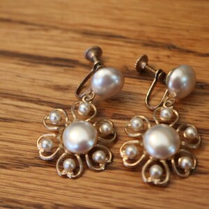 Faux Pearl screw back flower earrings