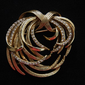 Vintage Signed Monet Gold Tone Rhinestone Brooch/Pin