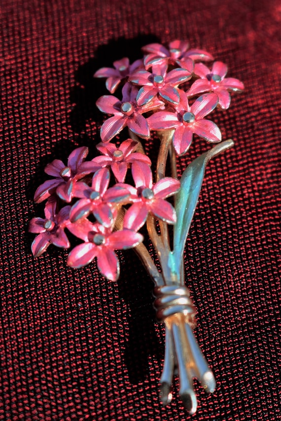 Vintage enamel flower pin Gem