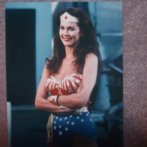 ワンダーウーマン役のリンダ・カーター 8x10 光沢写真