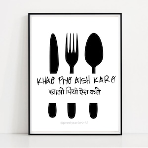 Puede incluir: Impresión en blanco y negro con un cuchillo, un tenedor y una cuchara, y el texto "KHAO PIYO AISH KARO" y "खाओ पियो ऐश करो" en hindi.