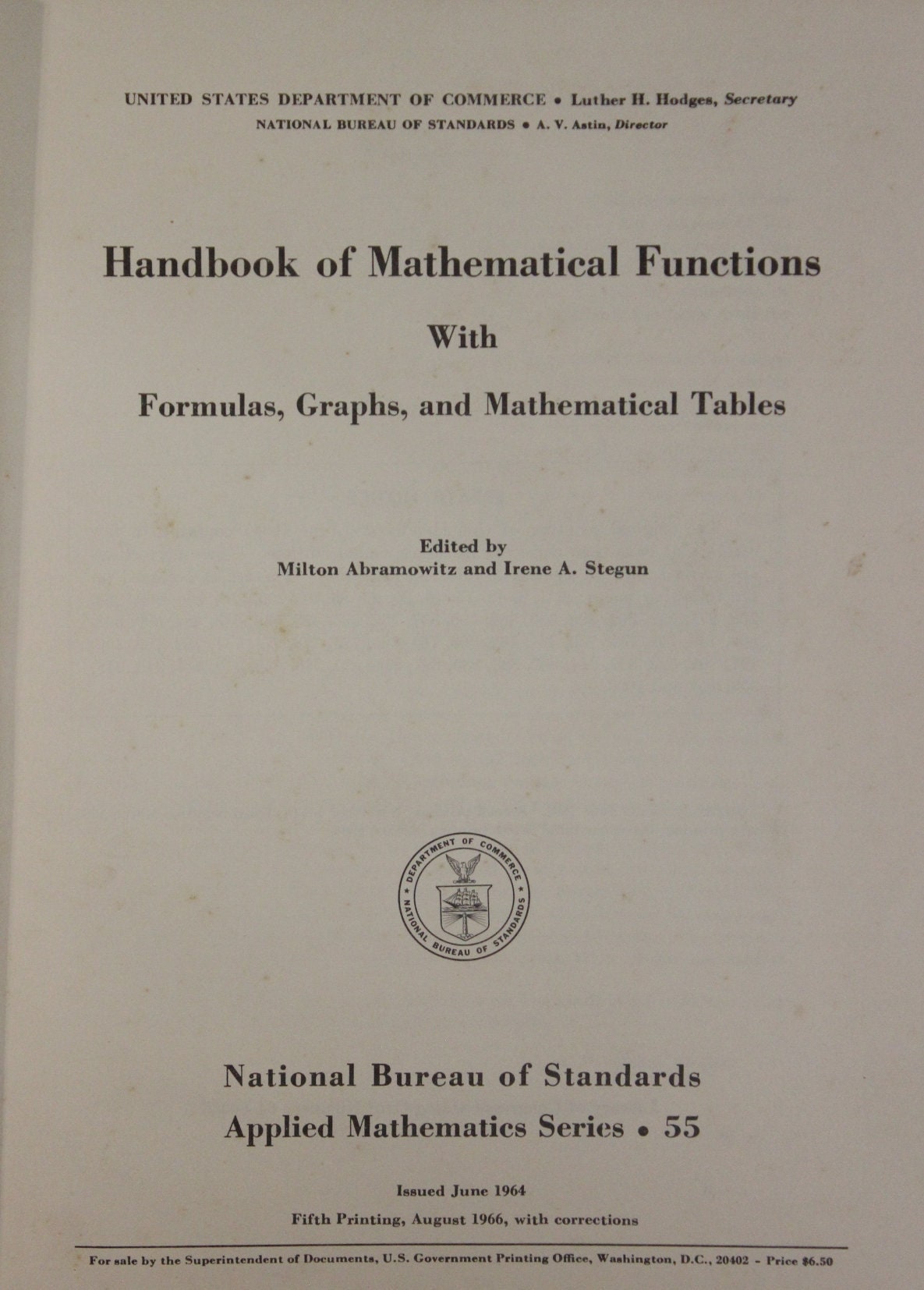Handbook of Mathematical Functions: with Formulas， Graphs， and Mathematical Tables (Dover Books on Mathematics) Handbook of Mathematical Functions With Formulas, Graphs and