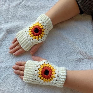 Granny Square gloves / Bohemian crochet mittens / Gift for Her /Fingerless Gloves / Winter Ecru glove /  Winter Mittens /  gloves