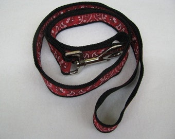 Red, Black and White Paisley Blossom Dog Leash