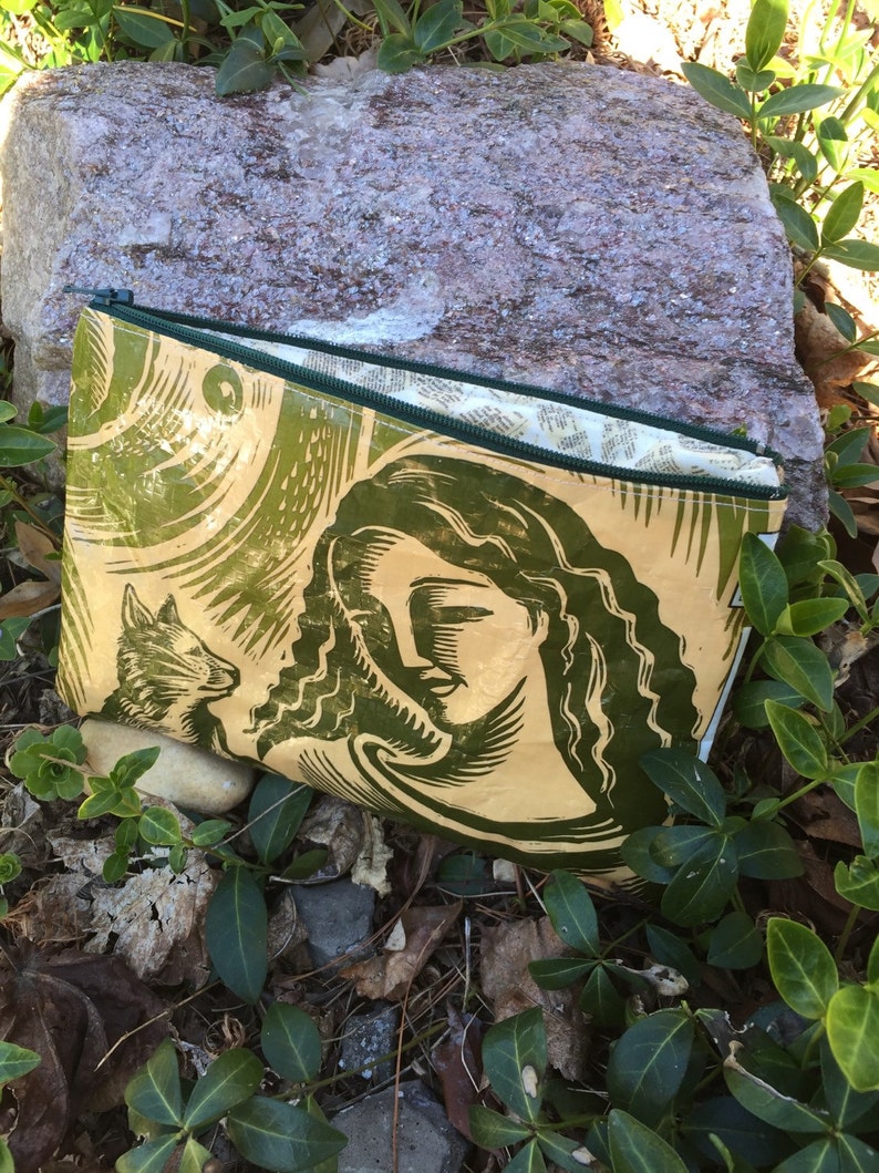 Cat food bag clutch