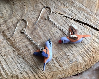 Mismatched dangle birds earrings, small bird earrings, polymer clay jewelry, bird jewelry, flying birds earrings