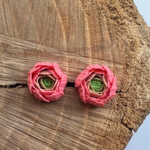 Peach pink ranunculus flower stud earrings, polymer clay jewelry, polymer clay jewelry, pink flower earrings