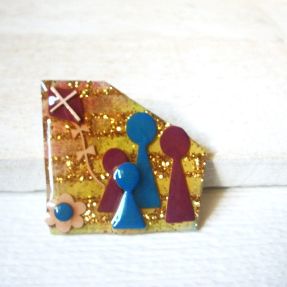 Pretty Vintage Brooch Pin, Kids Playing Kite, Lit… - image 1