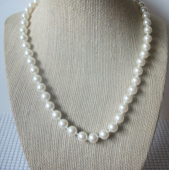 Vintage Jewelry White Glossy Glass Pearl Signed MO