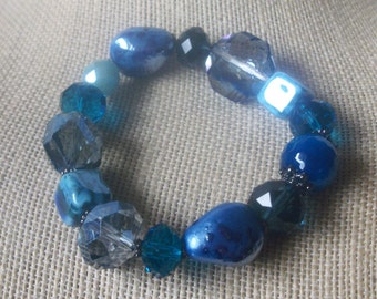 Vintage Jewelry Blue  Glass Faceted Pressed Stretch Bracelet 62217