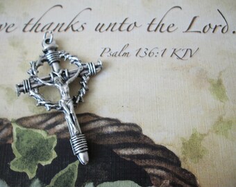 Vintage Jewelry Silver Crucifix Pendant 62217