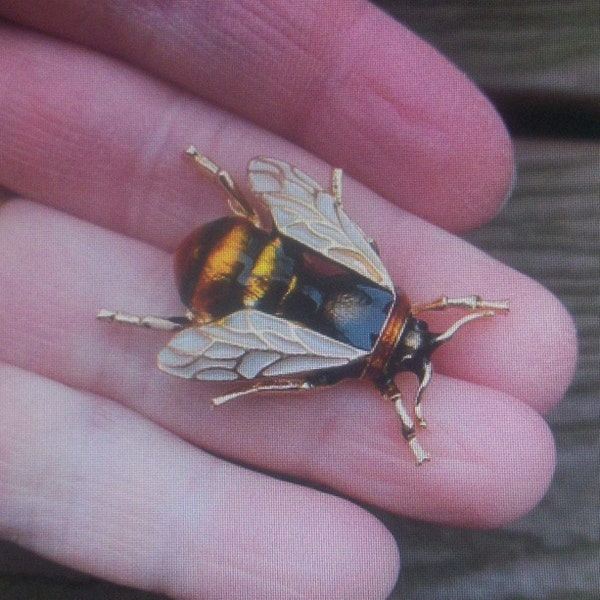 Broche de abeja esmaltado realista, bellamente detallado, de joyería vintage 022721, regalo para su esposa. Regalo para su esposa.
