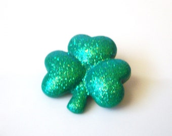 Vintage 1950s Old Plastic Shamrock Brooch Pin 120920