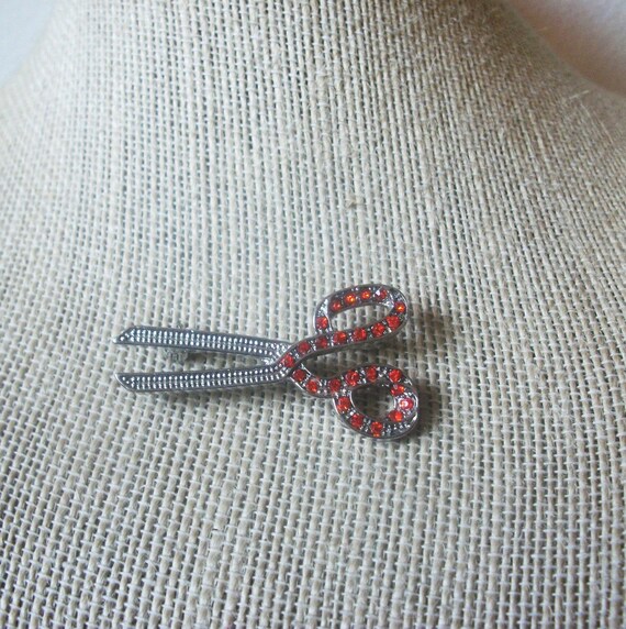Vintage Jewelry Signed FISKARS Rhinestone Scissors Brooch Pin 80617