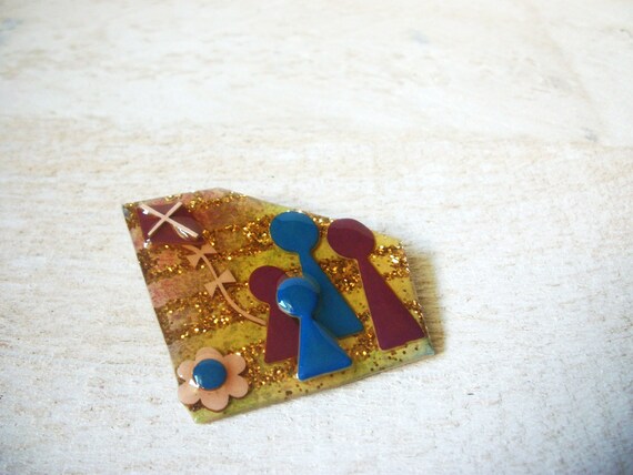 Pretty Vintage Brooch Pin, Kids Playing Kite, Lit… - image 2