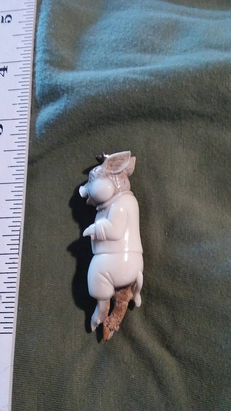 Free shipping Adoreable hand carved deer antler pig pendant
