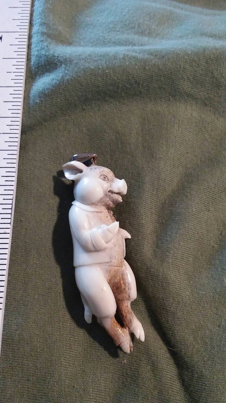 Free shipping Adoreable hand carved deer antler pig pendant