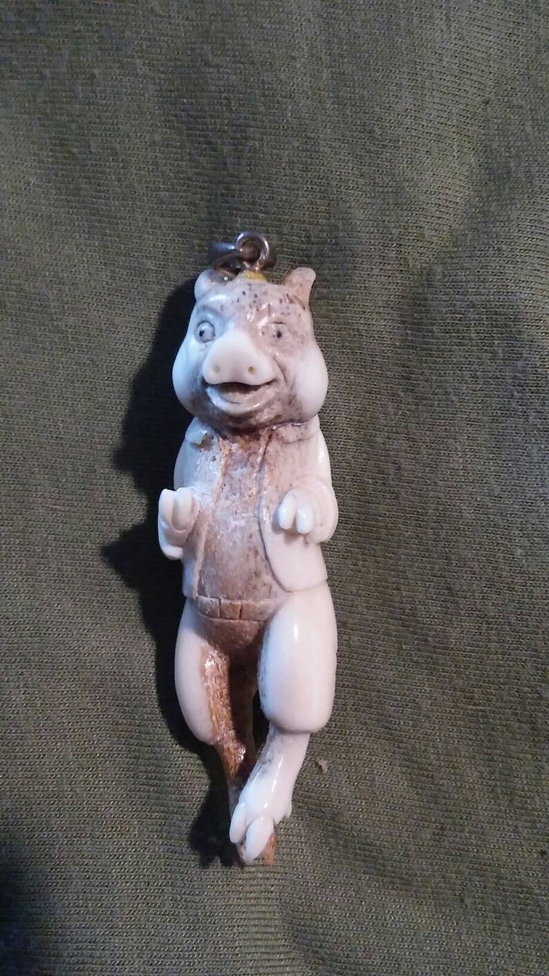 Free shipping Adoreable hand carved deer antler pig pendant