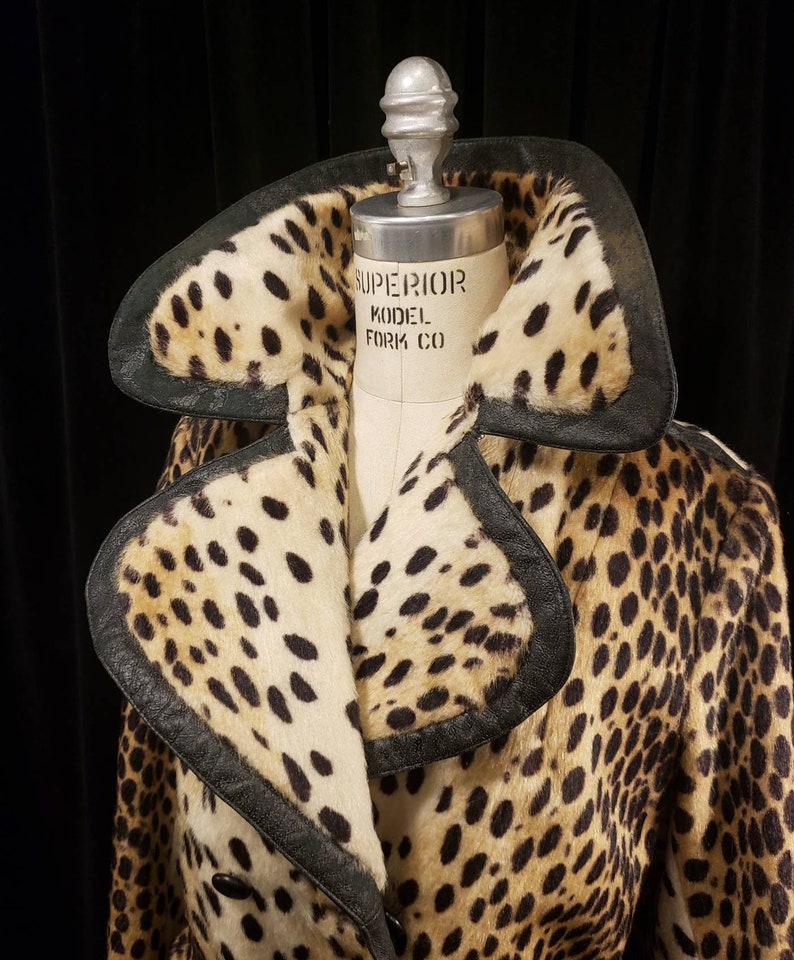 Women/'s ~ Faux ~ Leopard ~ Coat ~ 1960/'s ~ 1970/'s ~ See Colors in Photo/'s ~ Wonderful Cold Weather Coat ~ Overcoat ~ WOW!!!